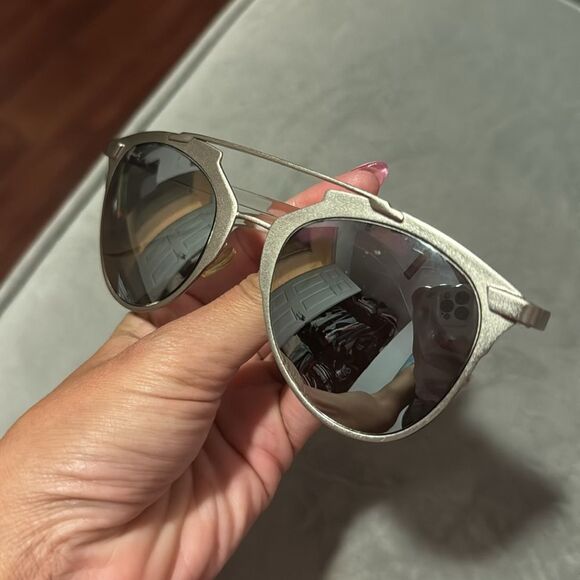 Stylish Metallic Sunglasses EXCELLENT CONDITION Dark Frames Womens Glasses - Picture 3 of 3